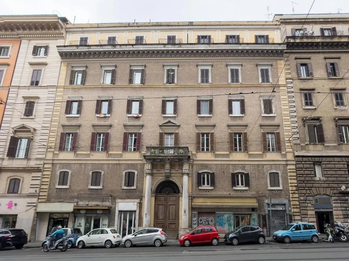 The Best Rent - Modern Three-Bedroom Apartment A Few Steps From The Colosseum Roma