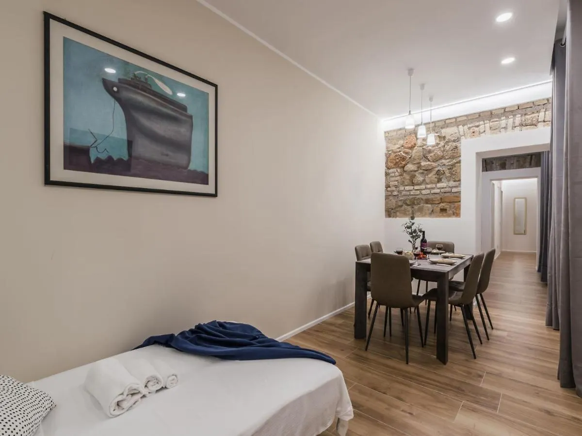 The Best Rent - Modern Three-Bedroom Apartment A Few Steps From The Colosseum Roma Italia