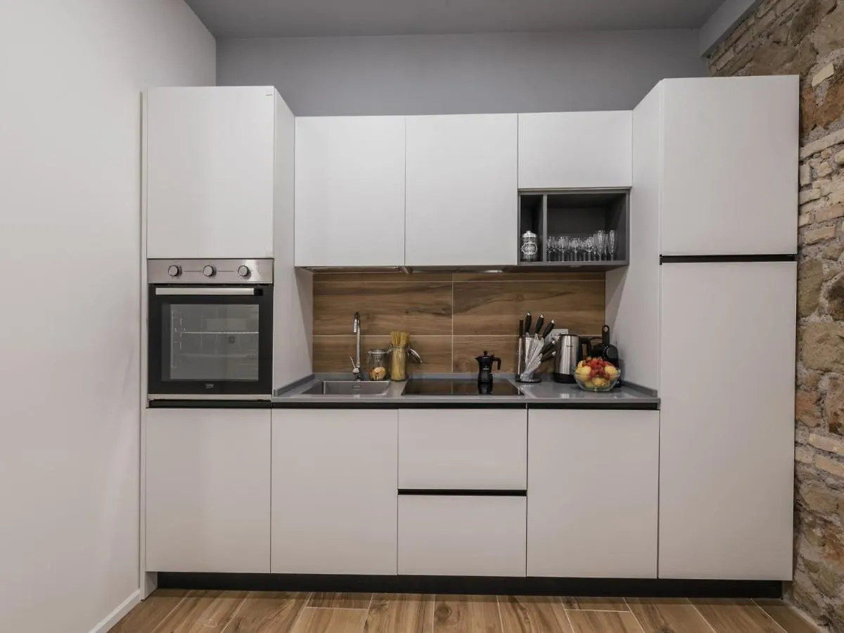 The Best Rent - Modern Three-Bedroom Apartment A Few Steps From The Colosseum Roma