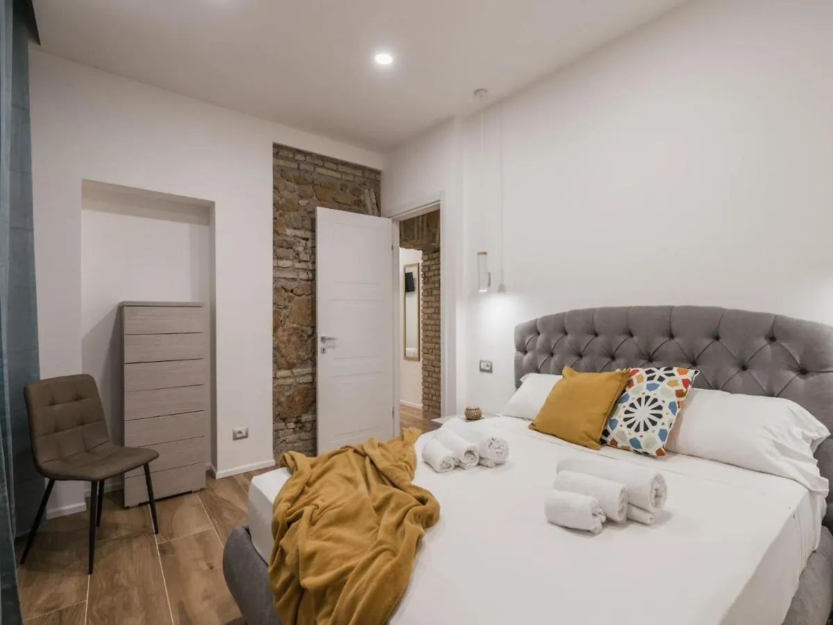The Best Rent - Modern Three-Bedroom Apartment A Few Steps From The Colosseum Italy