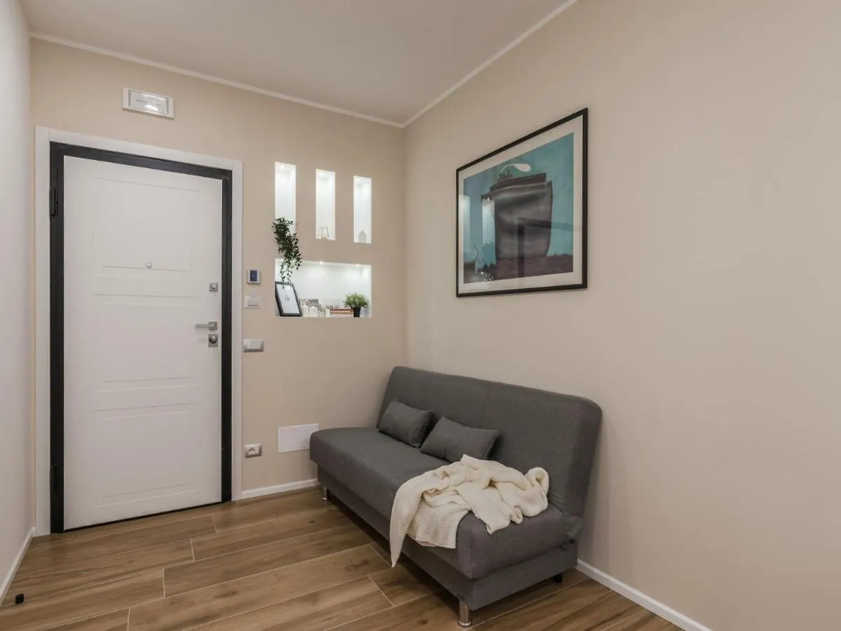 The Best Rent - Modern Three-Bedroom Apartment A Few Steps From The Colosseum Italy