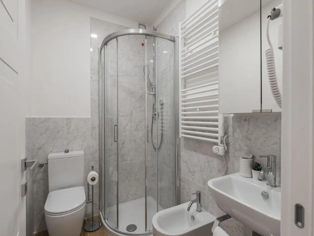 The Best Rent - Modern Three-Bedroom Apartment A Few Steps From The Colosseum 0*, Rome Italy