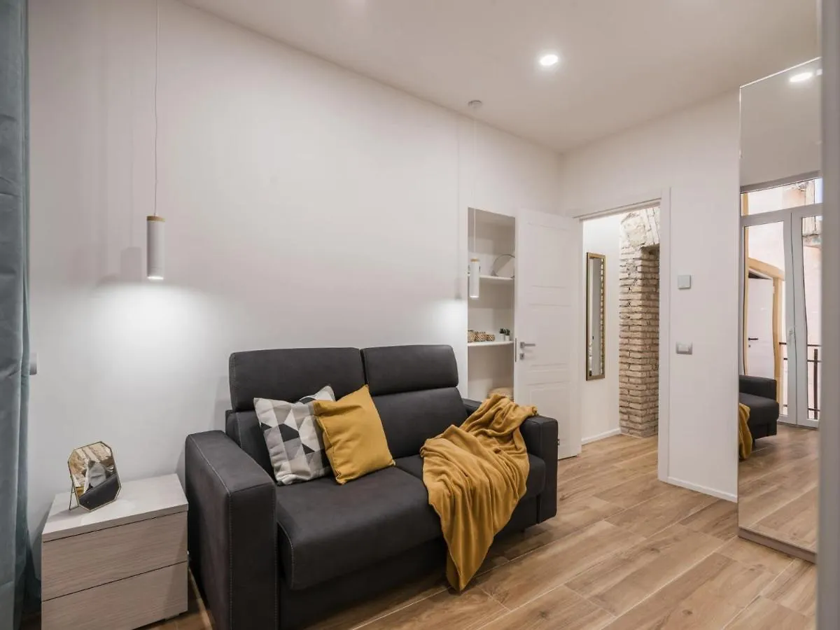 The Best Rent - Modern Three-Bedroom Apartment A Few Steps From The Colosseum Rome