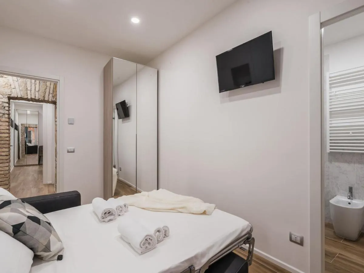 The Best Rent - Modern Three-Bedroom Apartment A Few Steps From The Colosseum  Rome