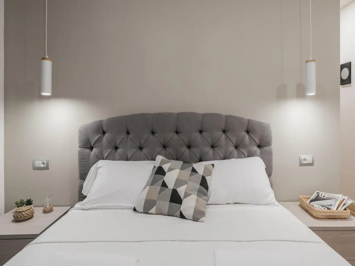 The Best Rent - Modern Three-Bedroom Apartment A Few Steps From The Colosseum Italy
