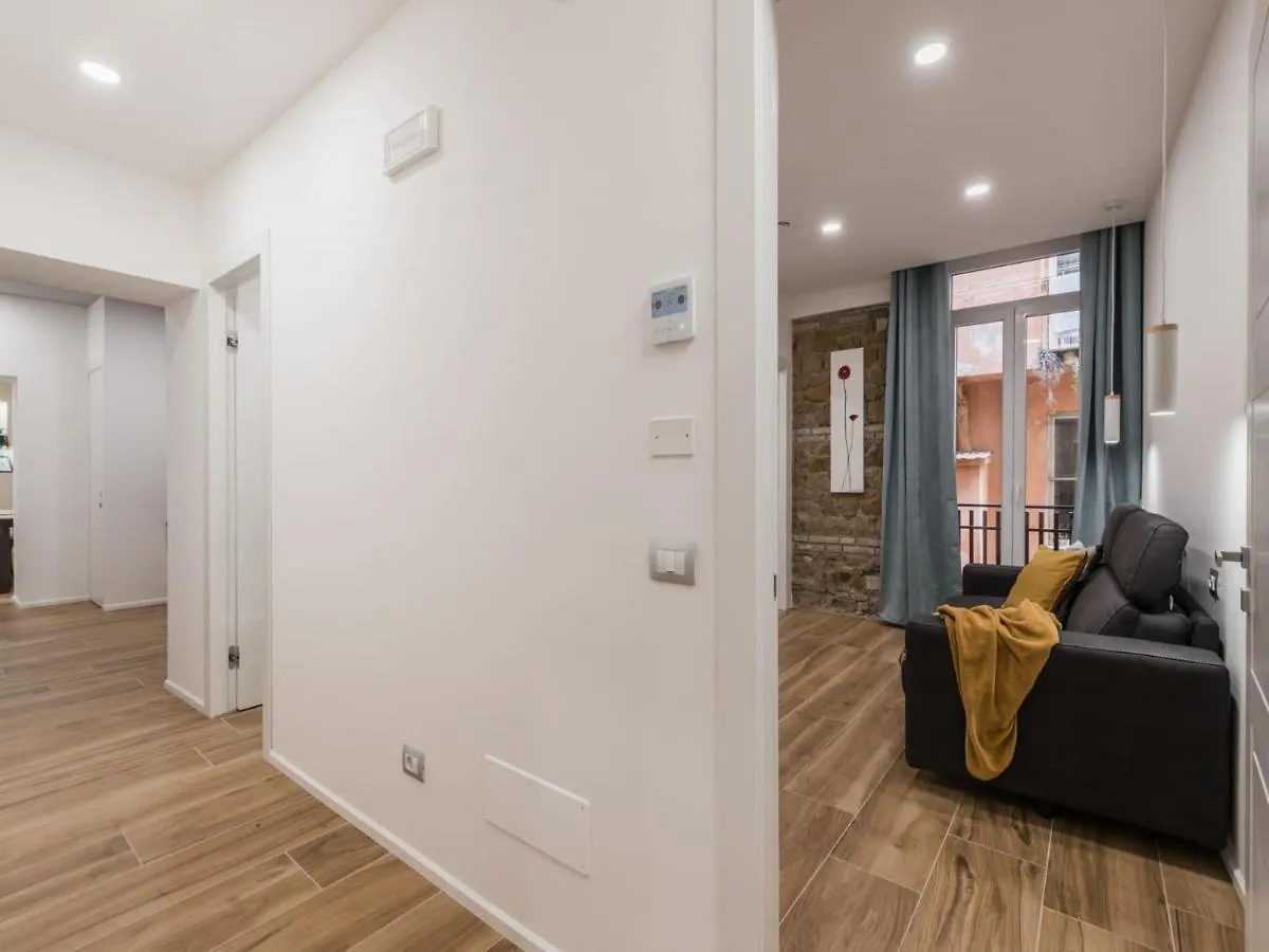 The Best Rent - Modern Three-Bedroom Apartment A Few Steps From The Colosseum 0*, Rome