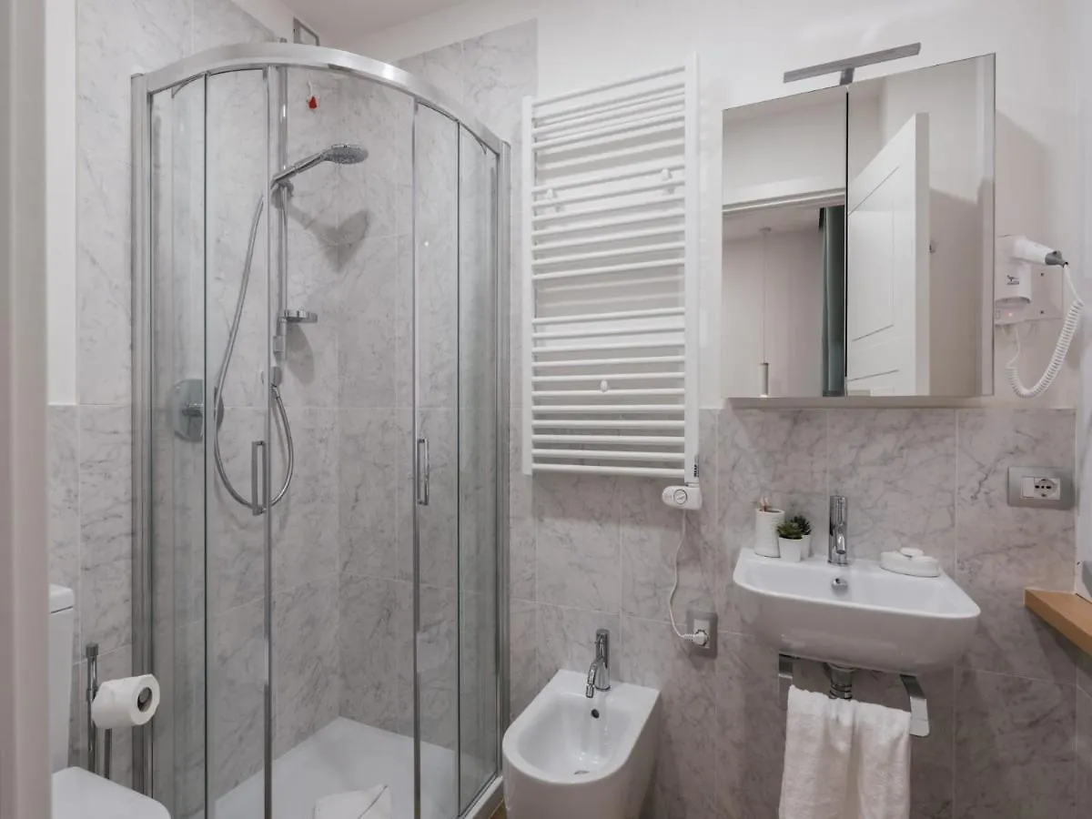 The Best Rent - Modern Three-Bedroom Apartment A Few Steps From The Colosseum Italy